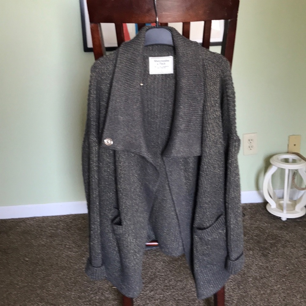 Abercrombie&Fitch sweater cardigan.